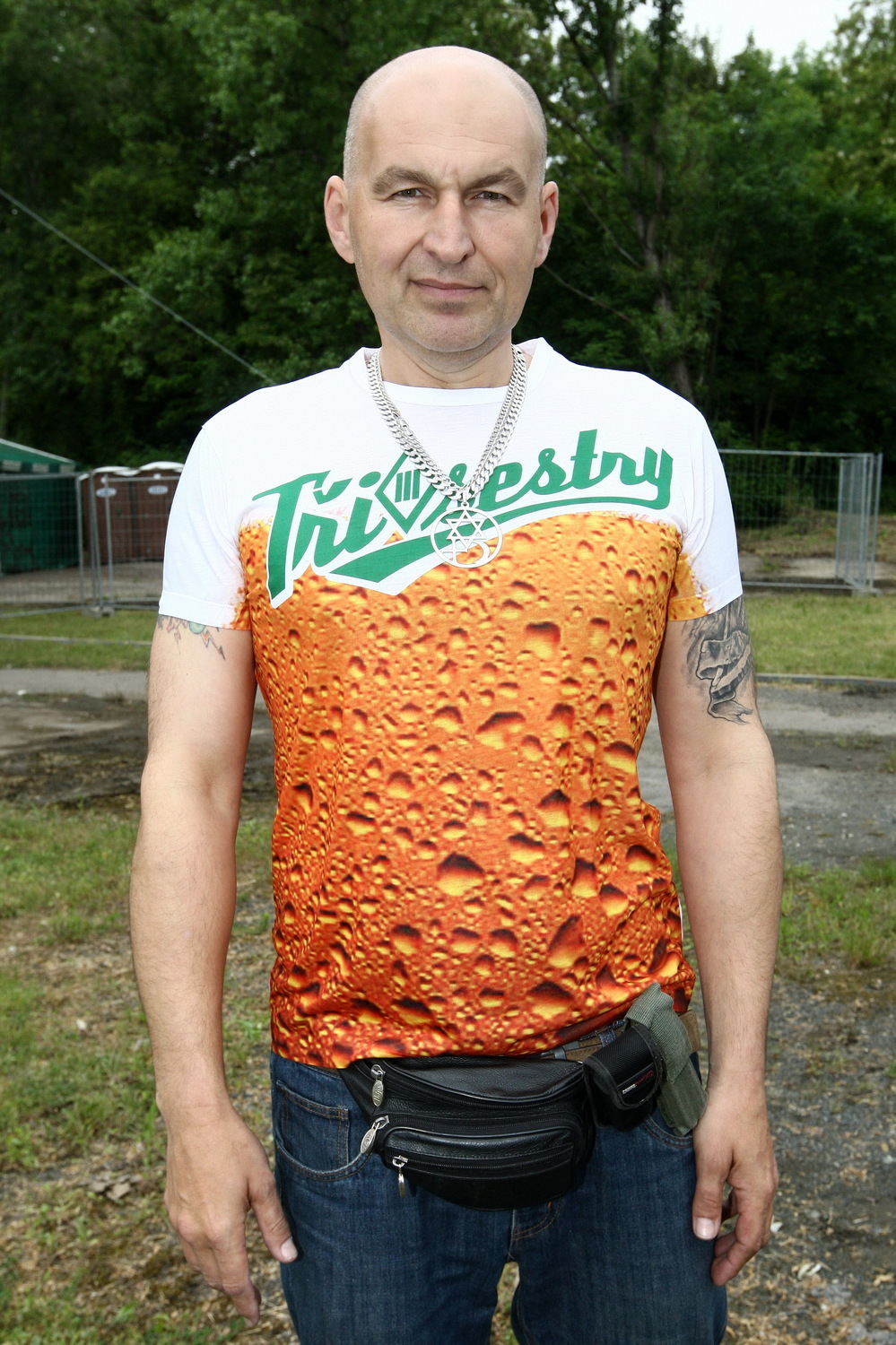 Lou Fanánek Hagen propaguje kapelu, jak se dá.