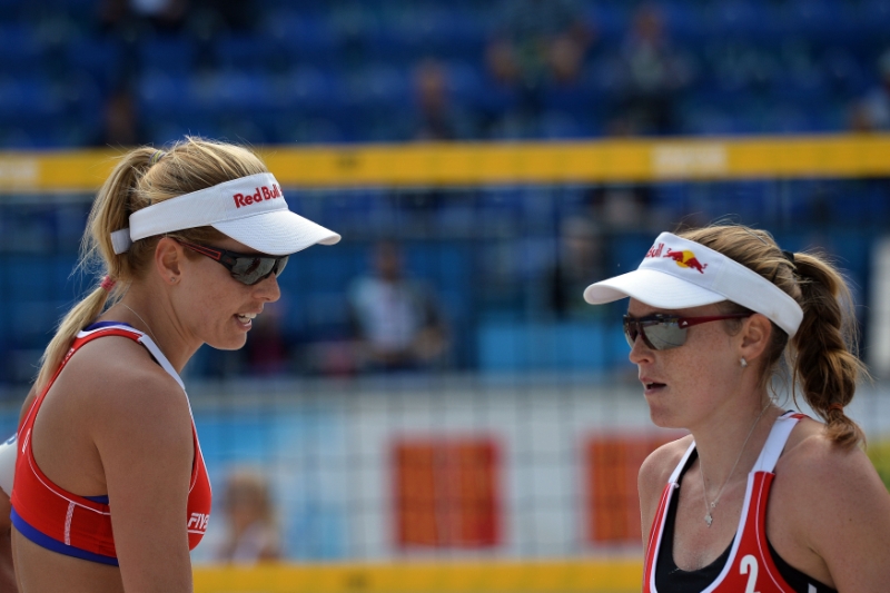 Kristýna Kolocová a Markéta Sluková (zleva).