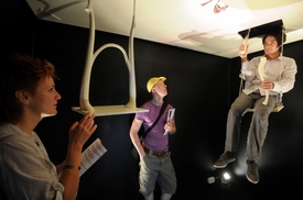 Performance Markuse Schinwalda s názvem Stage Matrix III byla součástí Pražského Quadriennale v roce 2011.