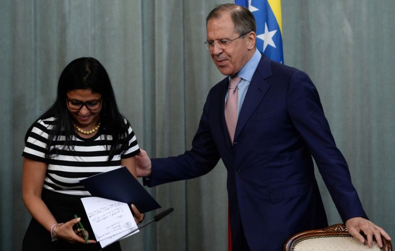 Sergej Lavrov se svou venezuelskou kolegyní Delcy Rodríguezovou.