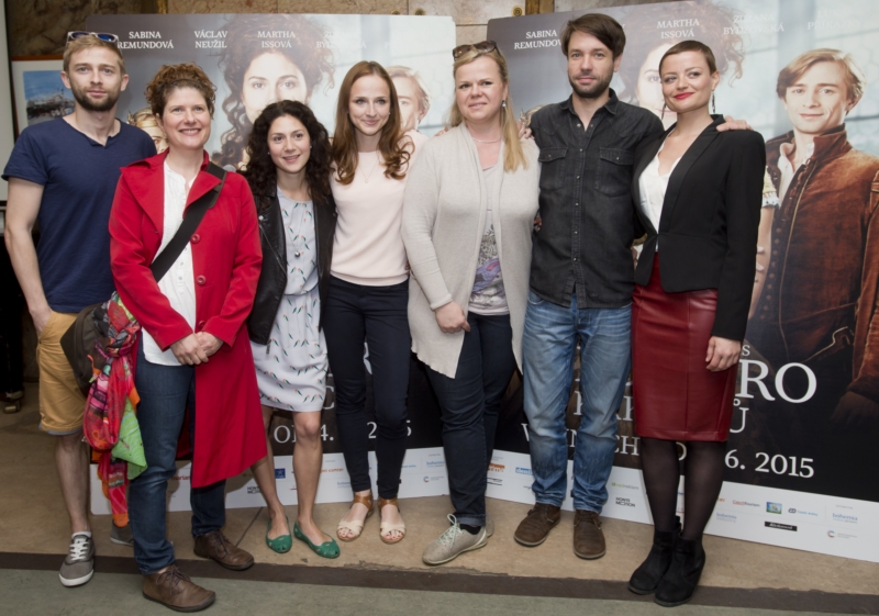 Režisérka Alice Nellis s protagonisty nové pohádky Sedmero Krkavců.