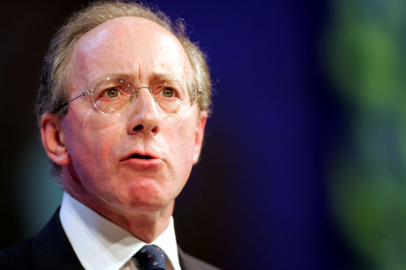 Bývalý britský ministr zahraničních věcí Malcolm Rifkind. Jeden z devíti Britů, který je na seznamu.