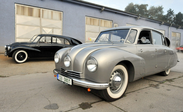 Z renovátorské dílny společnosti Ecorra v Kopřivnici na Novojičínsku vyjede každoročně několik elegantních veteránů značky Tatra 87.  Z renovátorské dílny společnosti Ecorra v Kopřivnici na Novojičínsku vyjede každoročně několik elegantních veteránů značky Tatra 87.