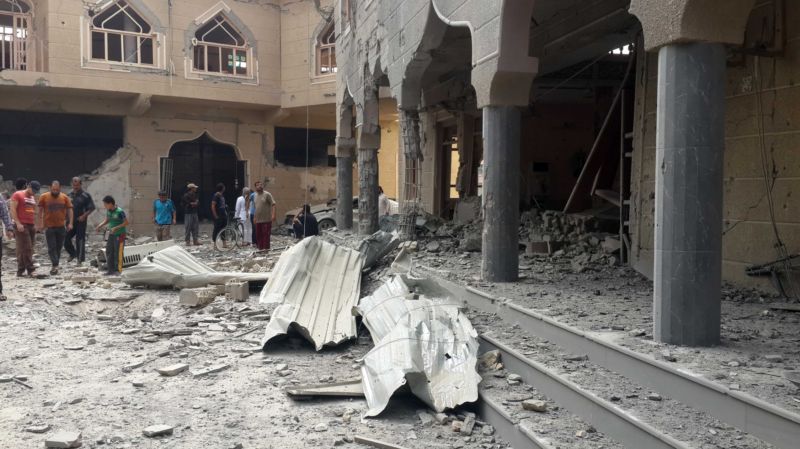Zničená mešita v IS obsazeném městě Fallujah v Iráku. 