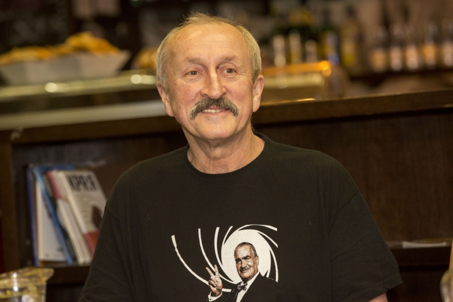 Oldřich je ale jinak docela príma chlap. Oldřich je ale jinak docela príma chlap.