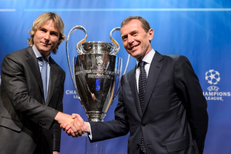 Pavel Nedvěd (vlevo) a španělská legenda Emilio Butragueño.
