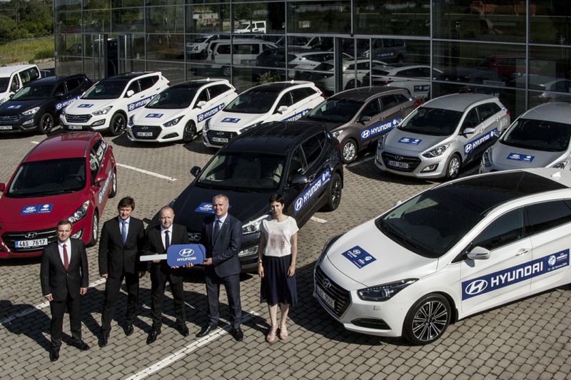 Při fotbalovém šampionátu U21 budou jezdit vozy Hyundai.