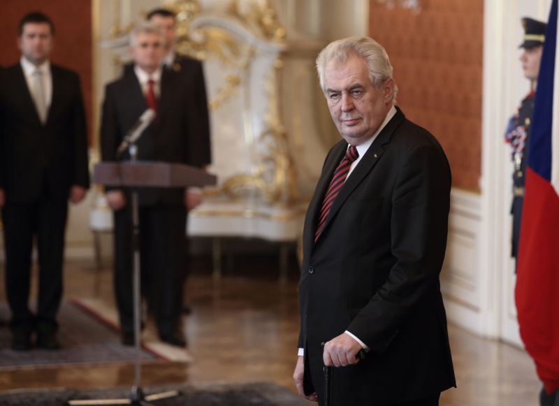 Zeman dlouhodobě usiluje o to, aby byl prezident zbaven povinnosti jmenovat profesory.