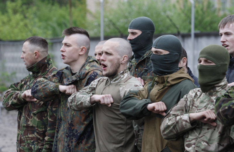 Příslušníci praporu Azov.