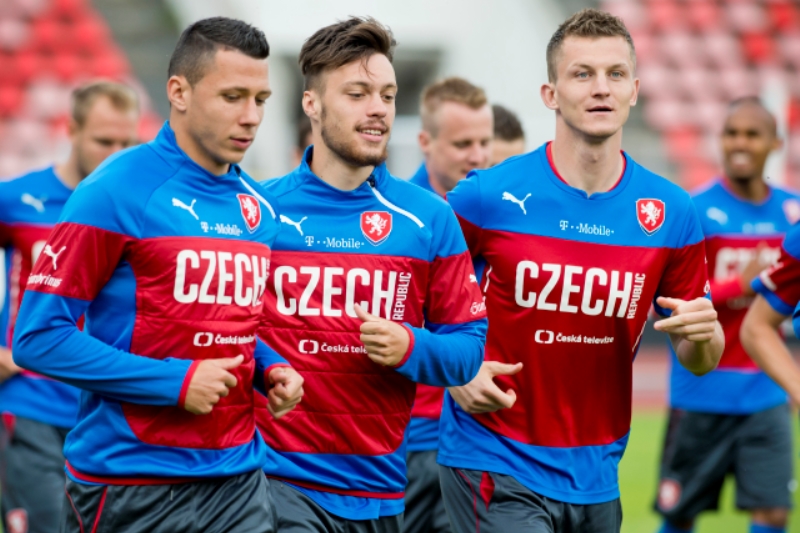 Kdo do útoku na Island? Pavel Vrba se rozhoduje mezi Tomášem Necidem, Václavem Kadlecem a Milanem Škodou.