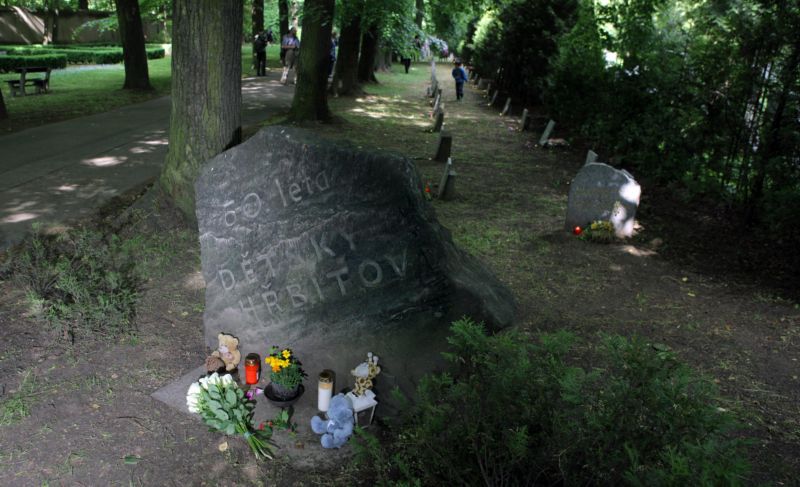 Dětský hřbitov v Ďáblicích.