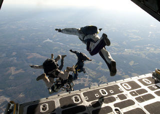 Navy SEALs při výcviku.