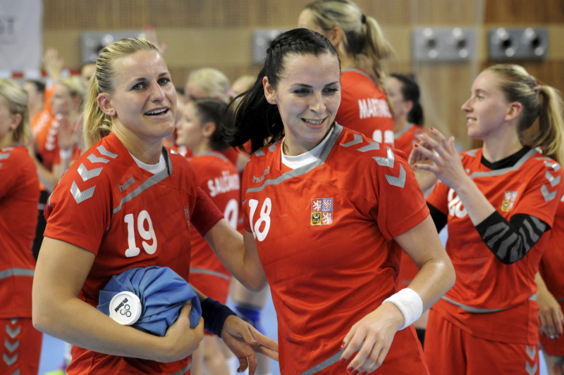 Helena Štěrbová (vlevo) se rozloučila s profesionální kariérou.