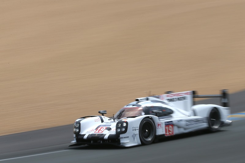 Monopost Porsche, který ovládl slavný závod 24 hodin Le Mans.