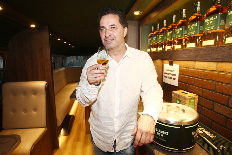 Martin se alkoholu nebojí.