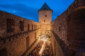 Divadelní léto na hradě Kašperk.