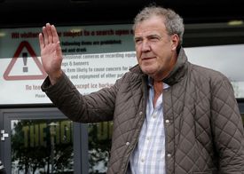 Clarkson udeřil producenta, protože neměl připravené teplé jídlo.