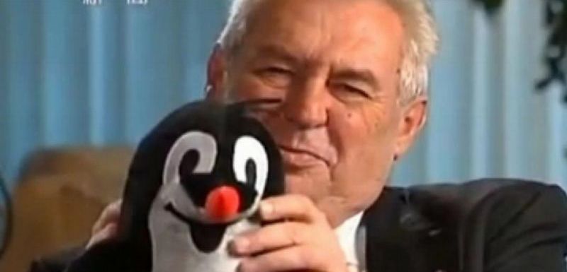Miloš Zeman s Krtečkem.