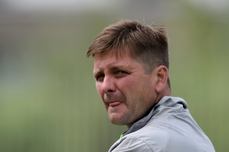 Nový trenér fotbalistů Slavie Dušan Uhrin mladší bere angažmá v pražském klubu jako velkou výzvu. Nový trenér fotbalistů Slavie Dušan Uhrin mladší bere angažmá v pražském klubu jako velkou výzvu.
