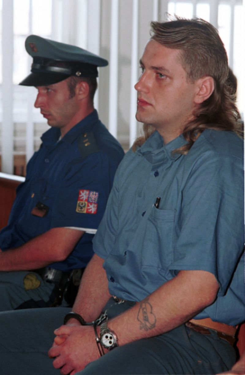 Pavel Záruba před soudem v roce 2003. Pavel Záruba před soudem v roce 2003.