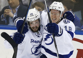 Ondřej Palát (vpravo) a Nikita Kucherov. Ondřej Palát (vpravo) a Nikita Kucherov.