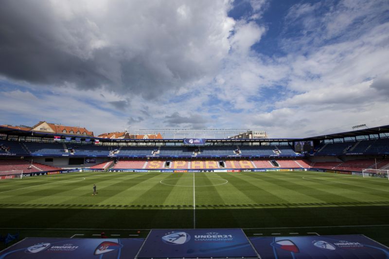 Letná. Jeden ze stadionů, kde probíhá malé Euro.