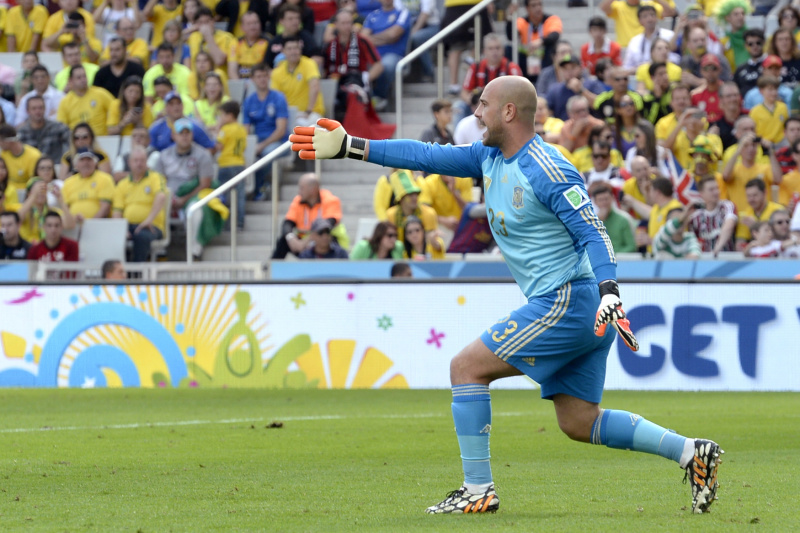 Španělský fotbalový brankář Pepe Reina. Španělský fotbalový brankář Pepe Reina.