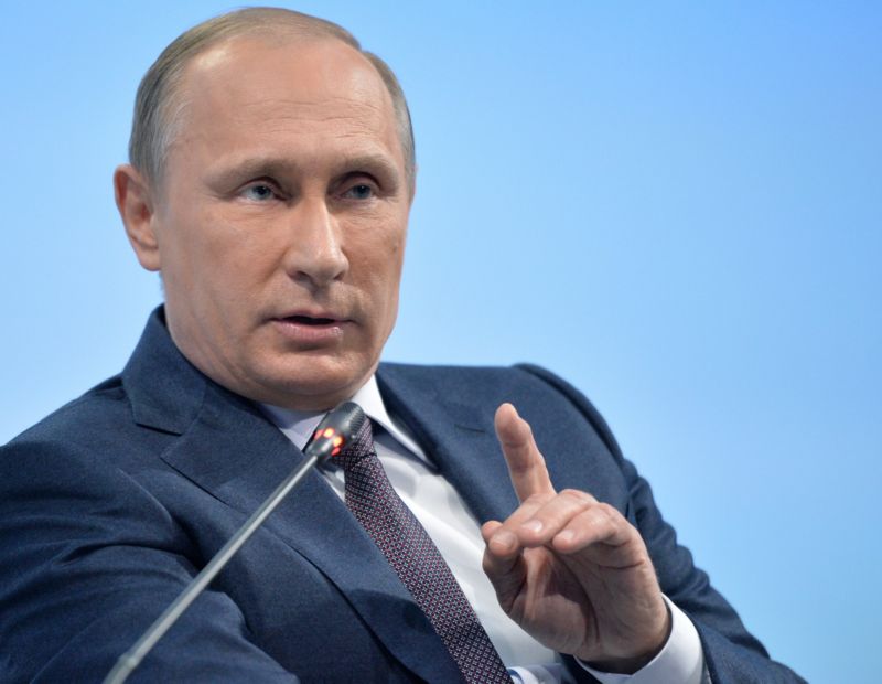 Vladimir Putin, podle průzkumů v Rusku nejdůvěryhodnější politik. Vladimir Putin, podle průzkumů v Rusku nejdůvěryhodnější politik.