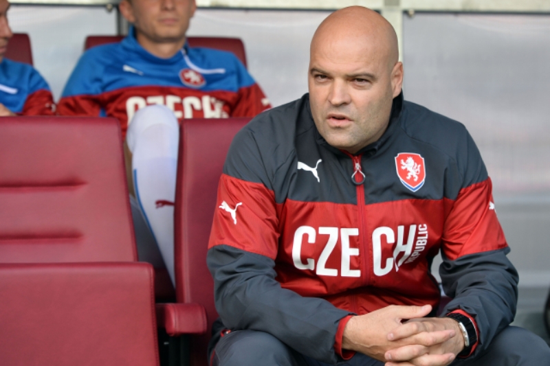 Trenér fotbalové reprezentace do 21 let Jakub Dovalil. Trenér fotbalové reprezentace do 21 let Jakub Dovalil.