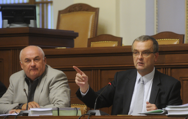 Bývalý předseda rozpočtového výboru Pavel Suchánek (vlevo) a tehdejší ministr financí Miroslav Kalousek.