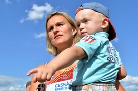 Barbora Špotáková se synem Jankem.