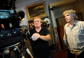 Z natáčení filmu Dvojníci, na snímku režisér Jiří Chlumský (vlevo) a kameraman Asen Šopov.