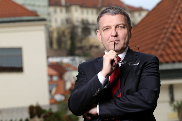 Ministr zahraničí Lubomír Zaorálek (ČSSD) má náměstků osm.