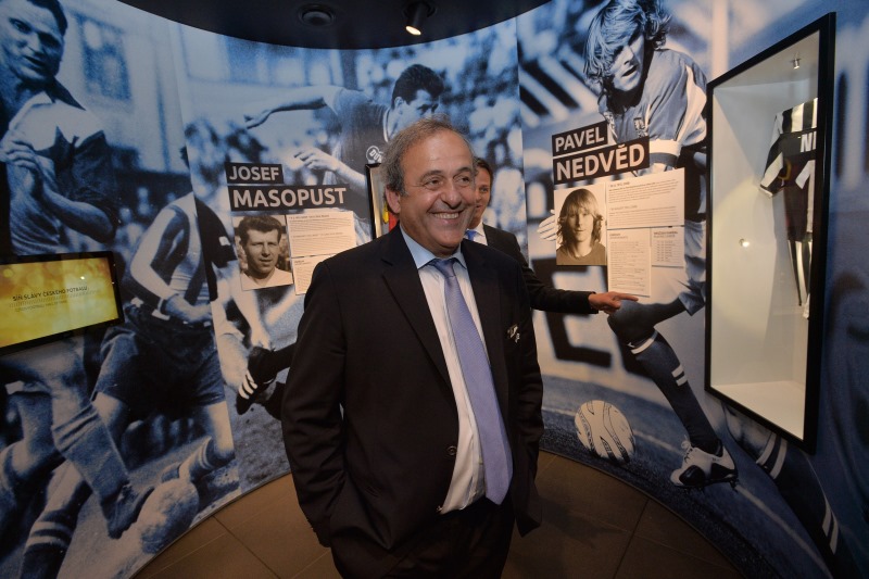Prezident UEFA Michel Platini slavnostně otevřel nové sídlo FAČR. Evropská fotbalová asociace ho financovala z 90 procent, zbytek dodala FIFA. Prezident UEFA Michel Platini slavnostně otevřel nové sídlo FAČR. Evropská fotbalová asociace ho financovala z 90 procent, zbytek dodala FIFA.