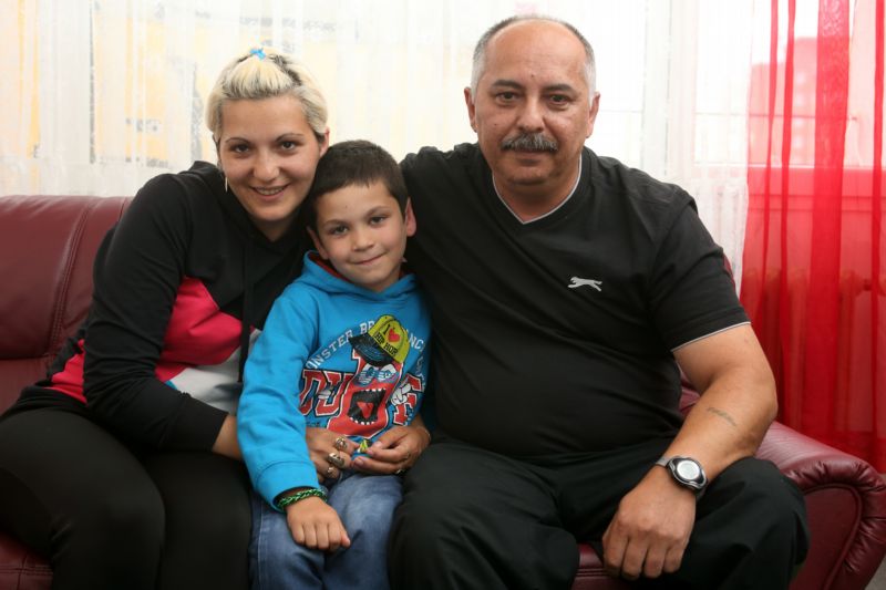 Taťána Tancošová se svým synem a otcem, oba jsou Winnetouové.