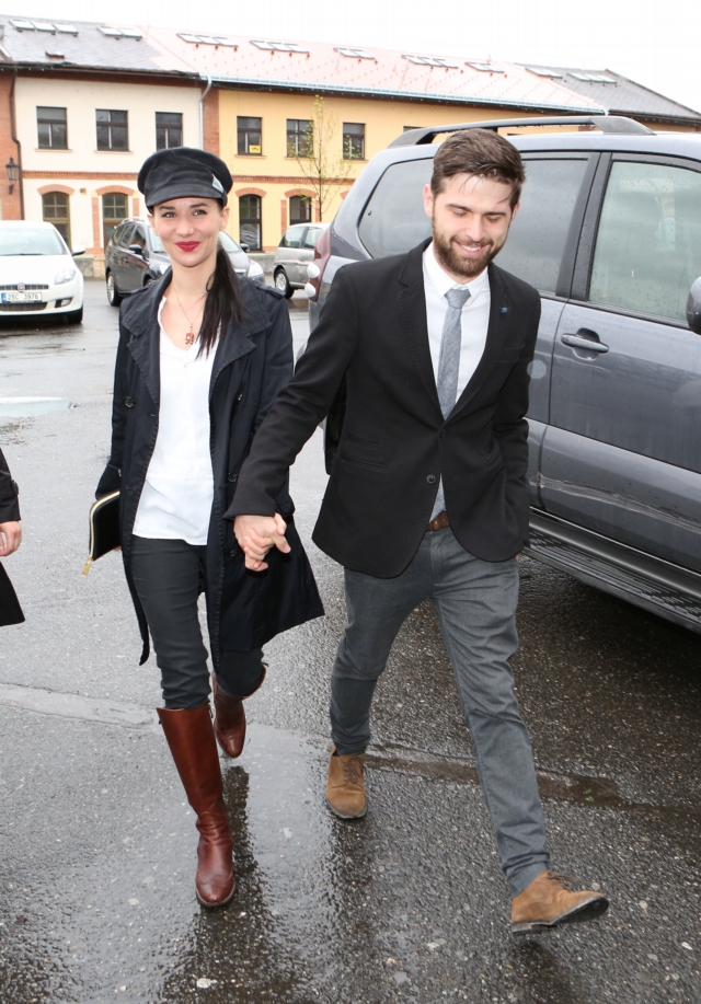 Sandra Nováková vedle svého partnera jen září. Na této fotografii byla ve třetím měsíci těhotenství.