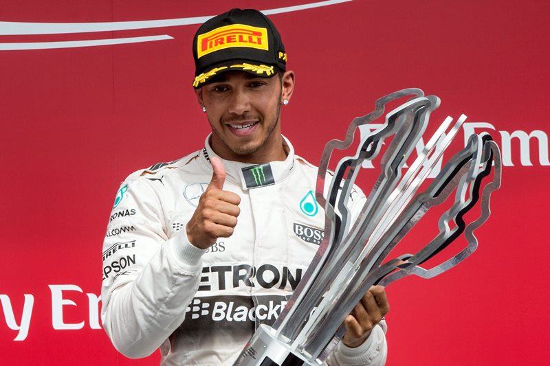 Formule 1 je miliardový byznys, ale trofeje pro nejlepší jezdce jsou podle mistra světa Lewise Hamiltona poslední dobou stále častěji brak.