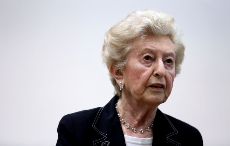Irene Weissová. Irene Weissová.