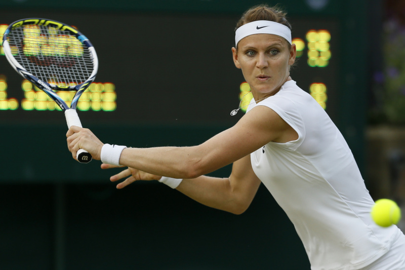 Lucie Šafářová postoupila zápas druhého kola Wimbledonu zvládla. Ještě 15 minut před utkáním ale nevěděla, kdy a kde bude hrát.
