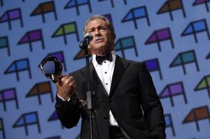 Mel Gibson a jeho Křišťálový glóbus použitý v nové znělce.