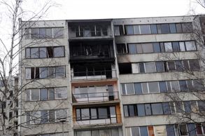 Sídliště Janov je problémovou lokalitou. Vypálený dům (březen 2015).