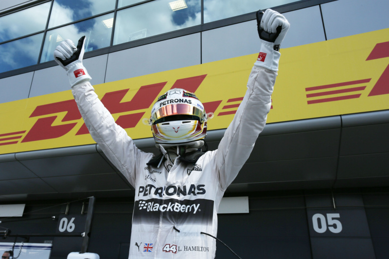 Mercedesy opět ovládly kvalifikaci VC formule 1. Z prvního místa odstartuje Lewis Hamilton.