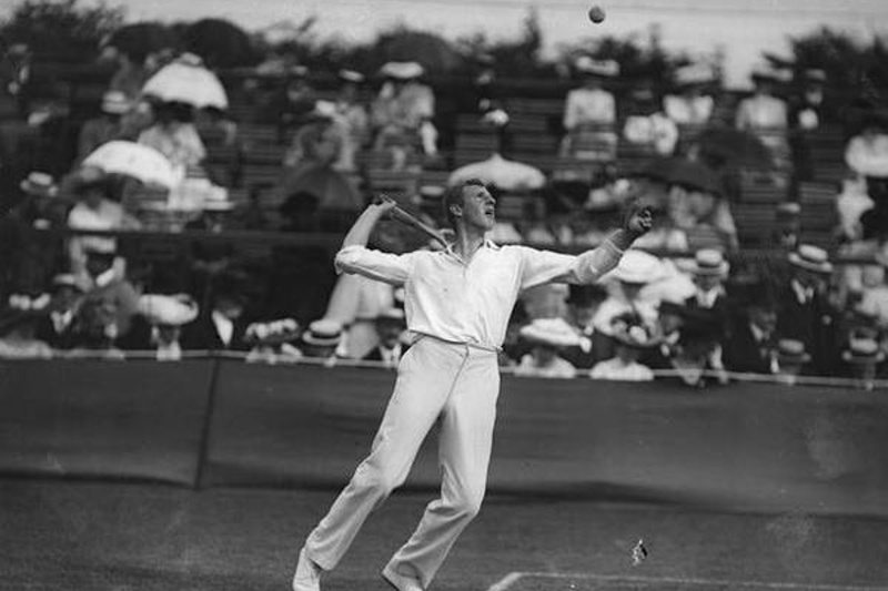 Anthony Wilding byl před první světovou válkou nefalšovanou sportovní celebritou. V roce 1915 však padl na západní frontě.