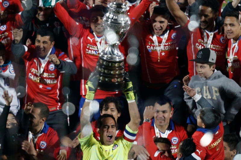 Fotbalisté Chile jsou mistry Jižní Ameriky. Ve finále porazili Argentinu i s Lionelem Messim v sestavě.