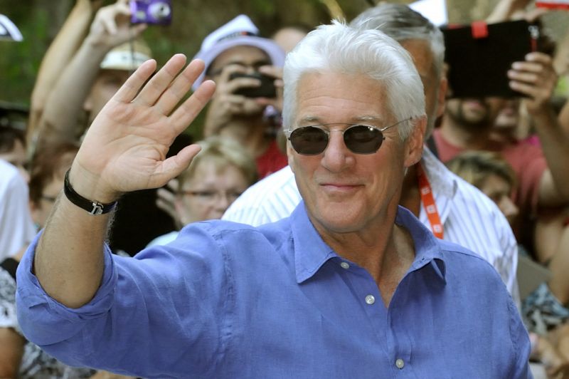 Richard Gere si atmosféru na festivalu užívá. Richard Gere si atmosféru na festivalu užívá.