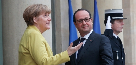 Francois Hollande s Angelou Merkelovou.