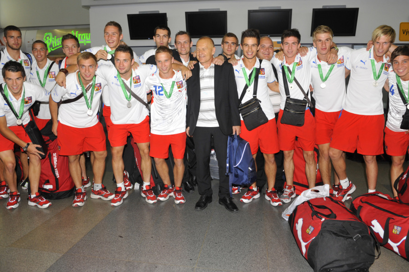 Před čtyřmi lety slavili čeští fotbalisté na ME do 19 let stříbro. Od té doby na turnaj nepostoupili. Před čtyřmi lety slavili čeští fotbalisté na ME do 19 let stříbro. Od té doby na turnaj nepostoupili.