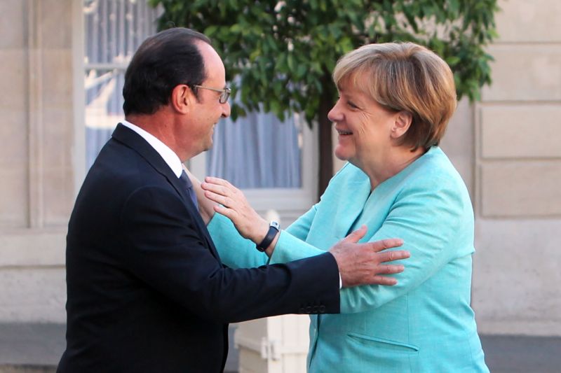 Francouzský prezident François Hollande a německá kancléřka Angela Merkelová. 
