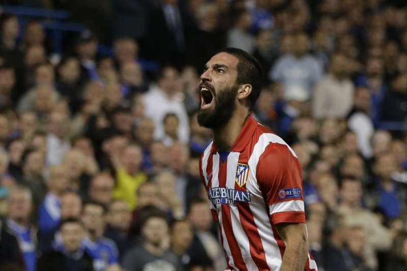 Turecký záložník Arda Turan přestupuje z Atlética do Barcelony. Může se ale vrátit zpět. Turecký záložník Arda Turan přestupuje z Atlética do Barcelony. Může se ale vrátit zpět.