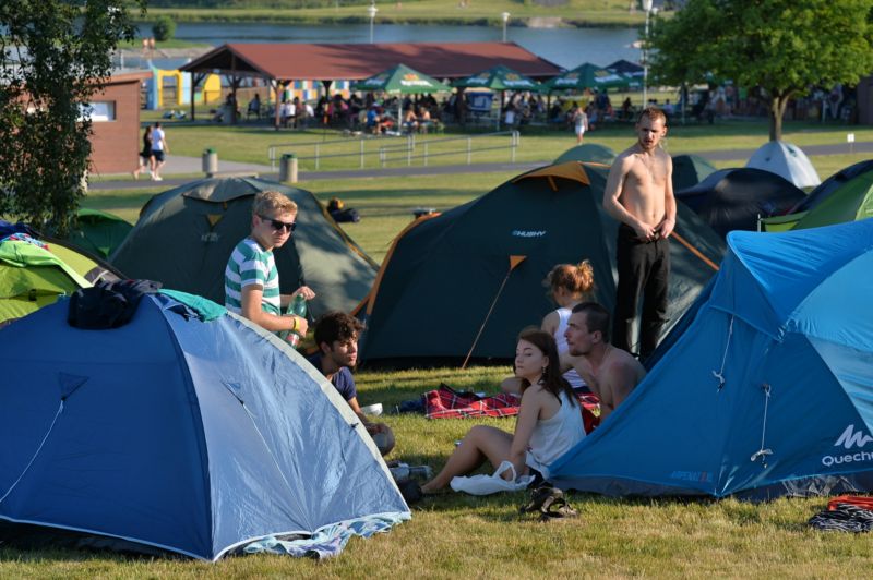 Stanové městečko v Karlových Varech ještě za sucha.